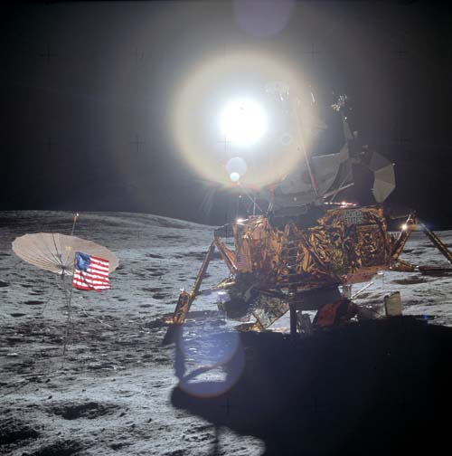 Абсурдность фотографий американского пребывания на Луне